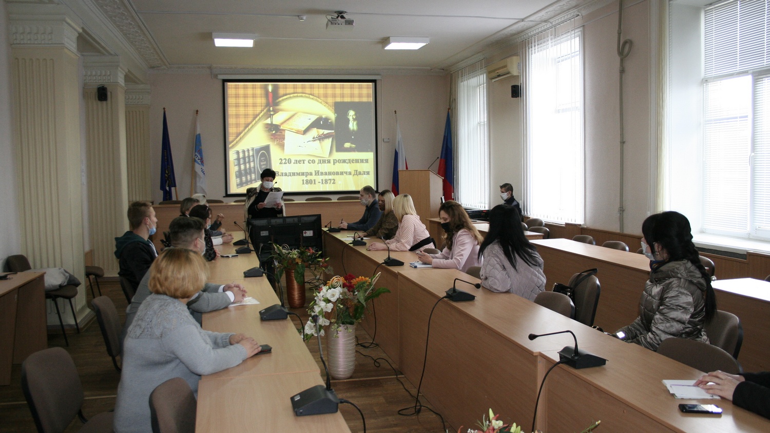 Факультет в колледже. Заседание круглый стол Западнова Комарова. Круглые столы по социально-гуманитарным дисциплинам в вузе России. Круглый стол с Пахомовым 13 апреля 2021. Совещание в конференц зале в университете имени Даля ЛНР.